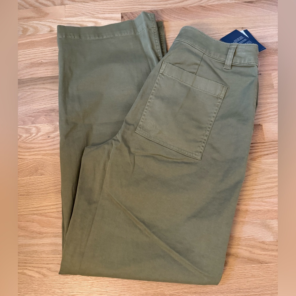 NWT! Women’s Olive Green Pants